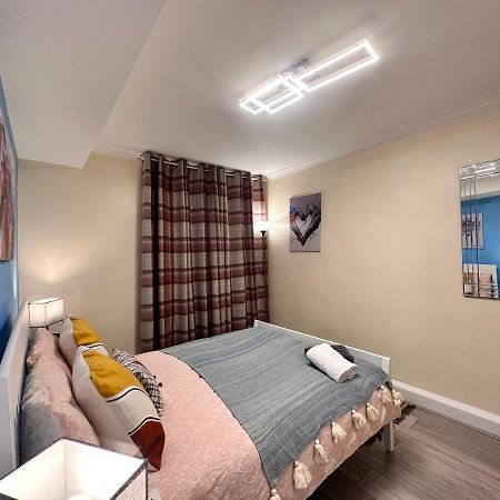 Posh 2-Bedroom, Living Room, Kitchen & 1.5 Bathroom Londres Extérieur photo