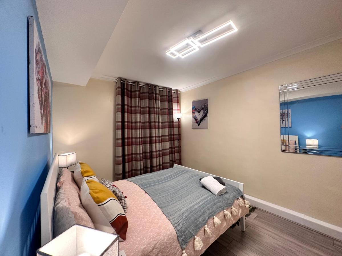 Posh 2-Bedroom, Living Room, Kitchen & 1.5 Bathroom Londres Extérieur photo
