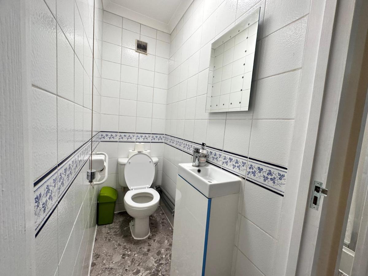 Posh 2-Bedroom, Living Room, Kitchen & 1.5 Bathroom Londres Extérieur photo