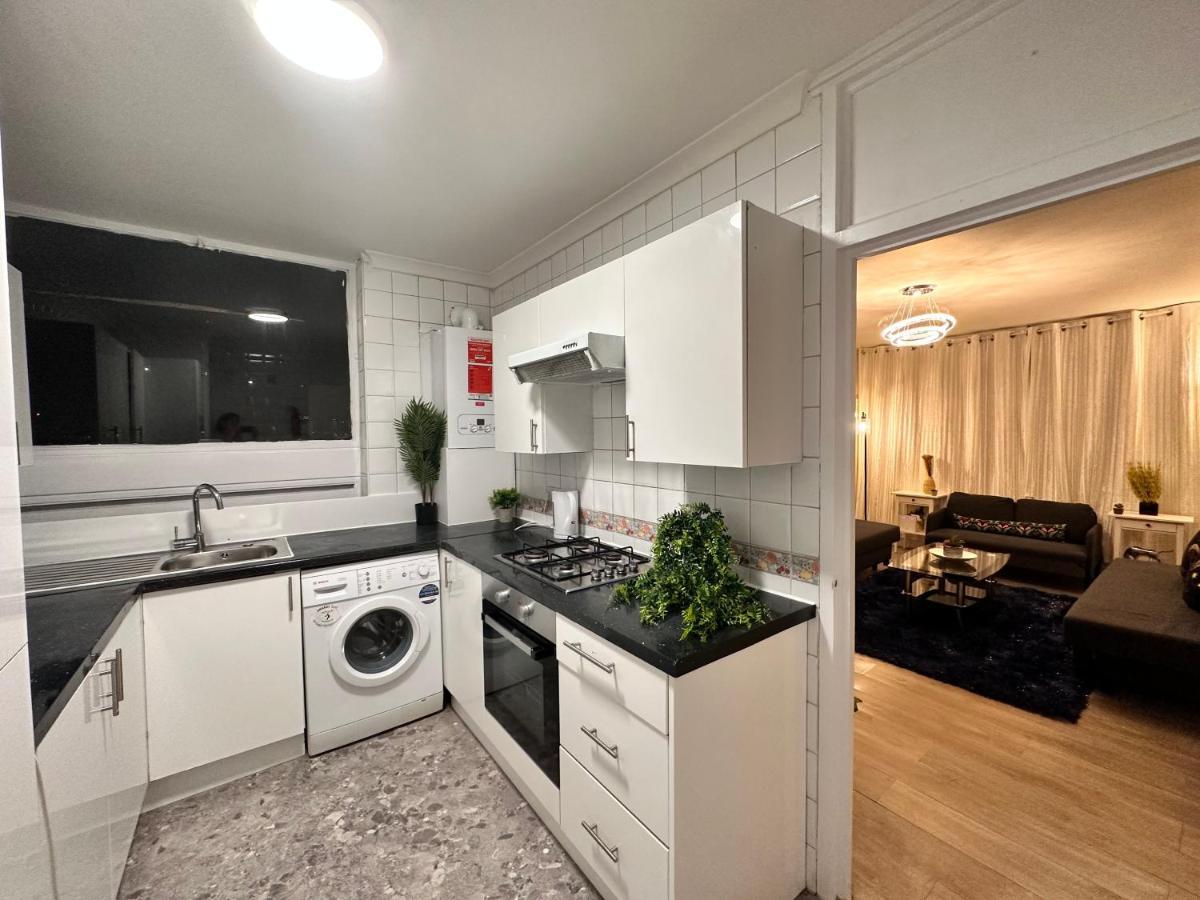 Posh 2-Bedroom, Living Room, Kitchen & 1.5 Bathroom Londres Extérieur photo