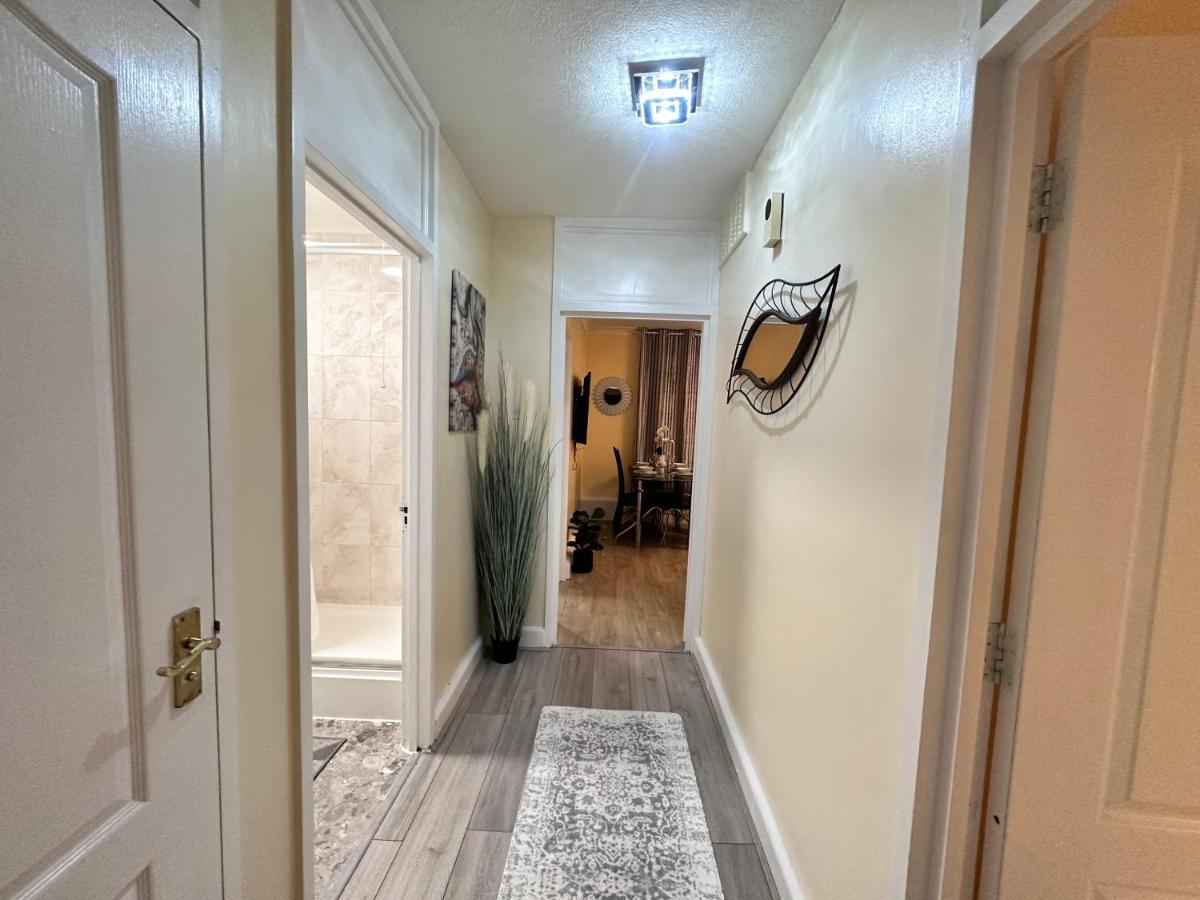 Posh 2-Bedroom, Living Room, Kitchen & 1.5 Bathroom Londres Extérieur photo