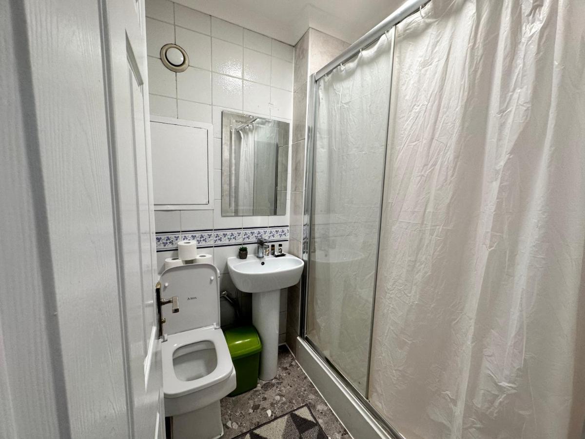Posh 2-Bedroom, Living Room, Kitchen & 1.5 Bathroom Londres Extérieur photo