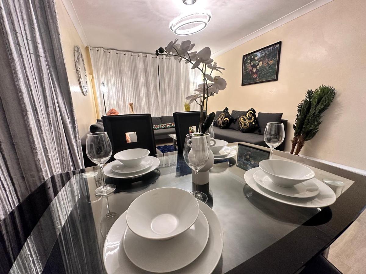 Posh 2-Bedroom, Living Room, Kitchen & 1.5 Bathroom Londres Extérieur photo
