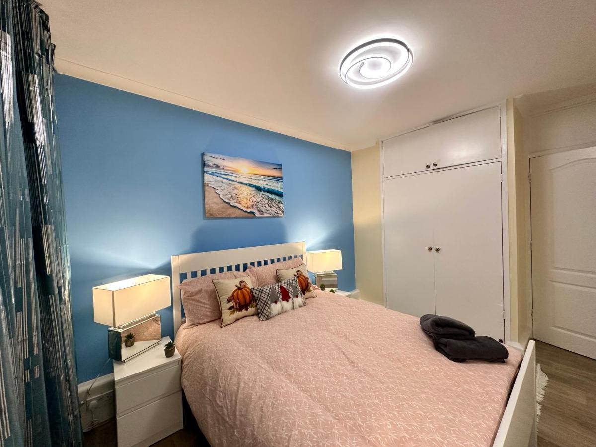 Posh 2-Bedroom, Living Room, Kitchen & 1.5 Bathroom Londres Extérieur photo