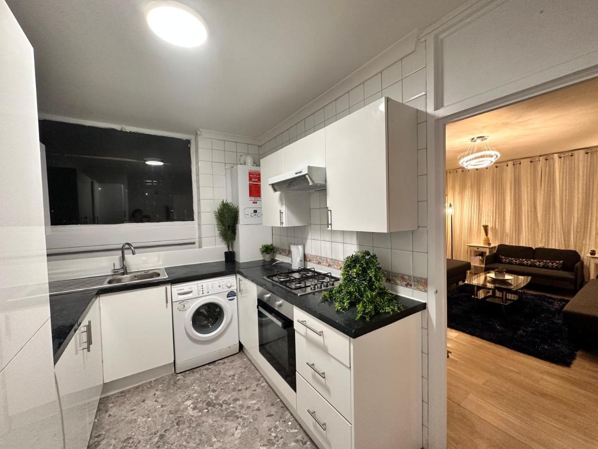 Posh 2-Bedroom, Living Room, Kitchen & 1.5 Bathroom Londres Extérieur photo