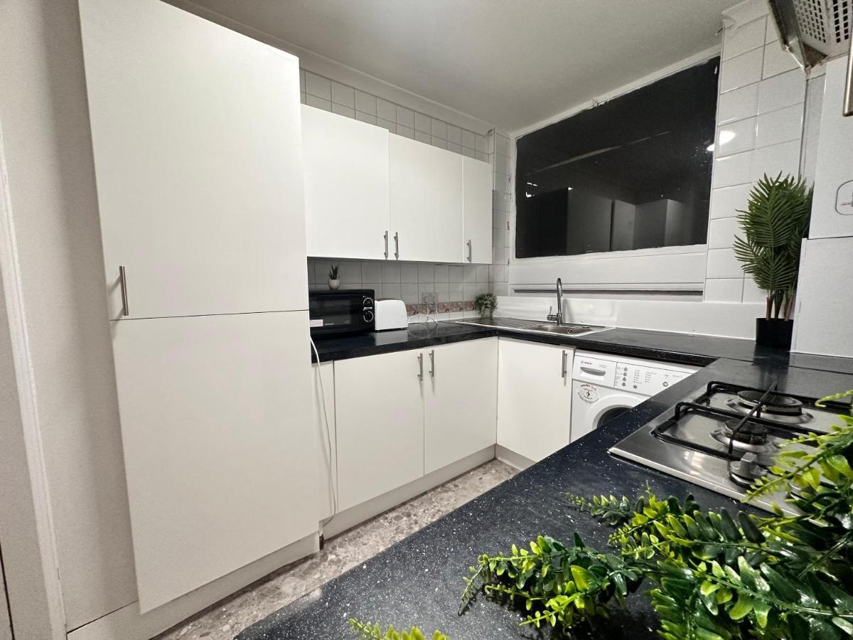 Posh 2-Bedroom, Living Room, Kitchen & 1.5 Bathroom Londres Extérieur photo