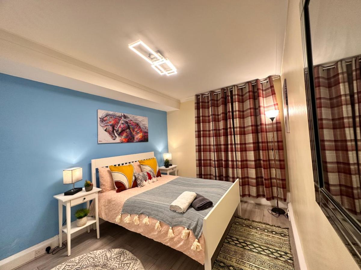 Posh 2-Bedroom, Living Room, Kitchen & 1.5 Bathroom Londres Extérieur photo