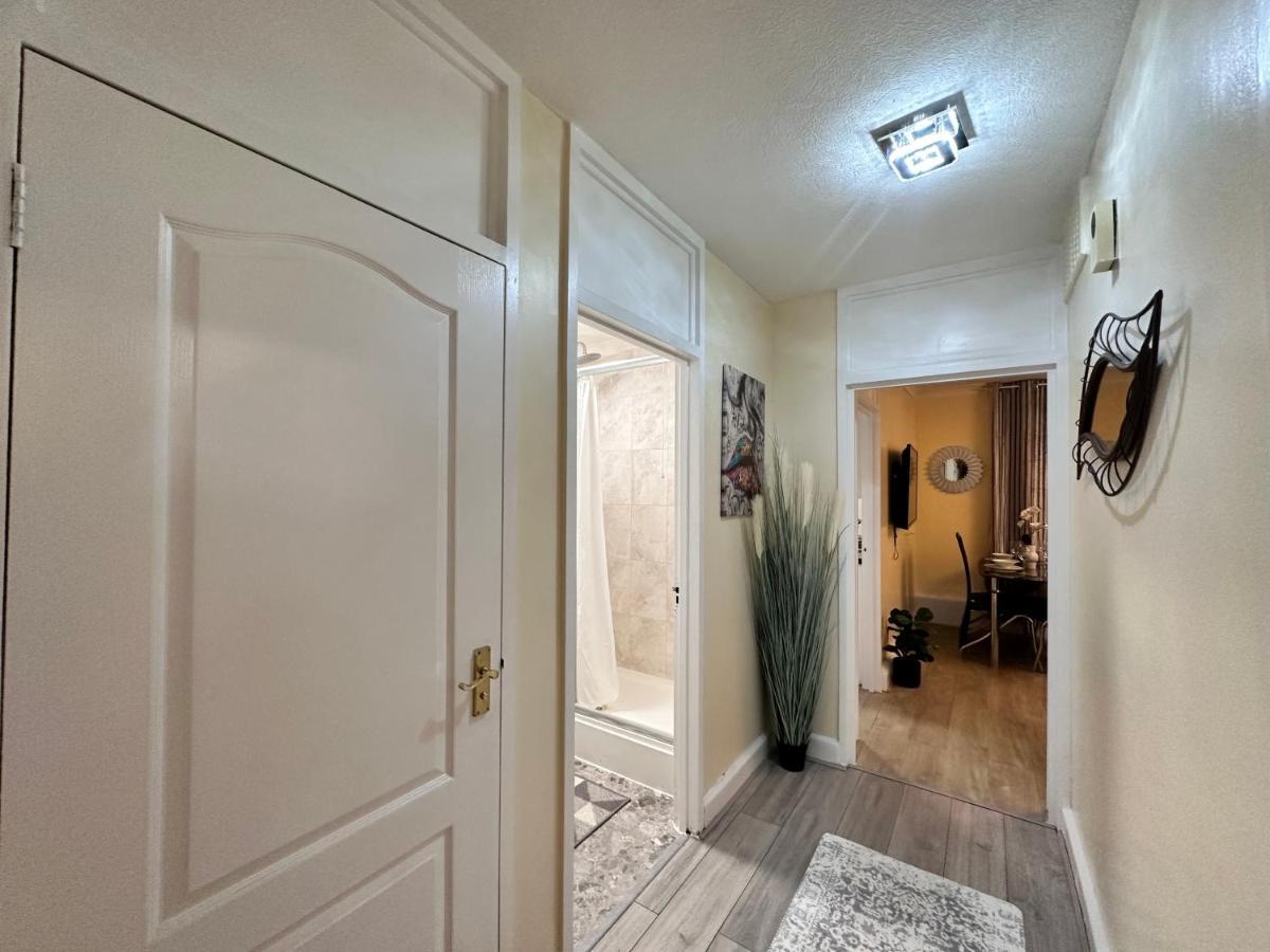 Posh 2-Bedroom, Living Room, Kitchen & 1.5 Bathroom Londres Extérieur photo